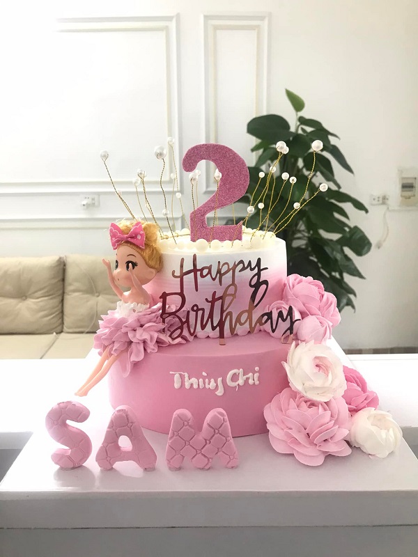 bánh kem 2 tầng cho bé gái 16