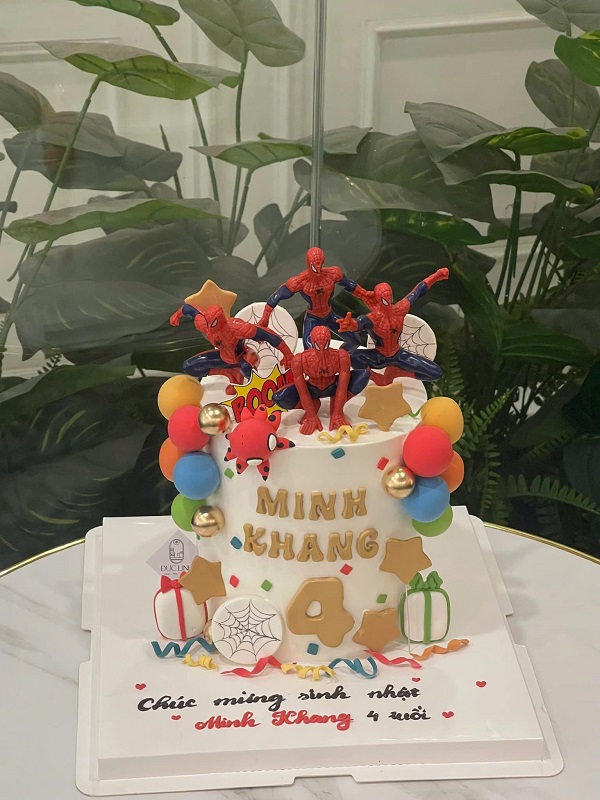 bánh kem người nhện 3