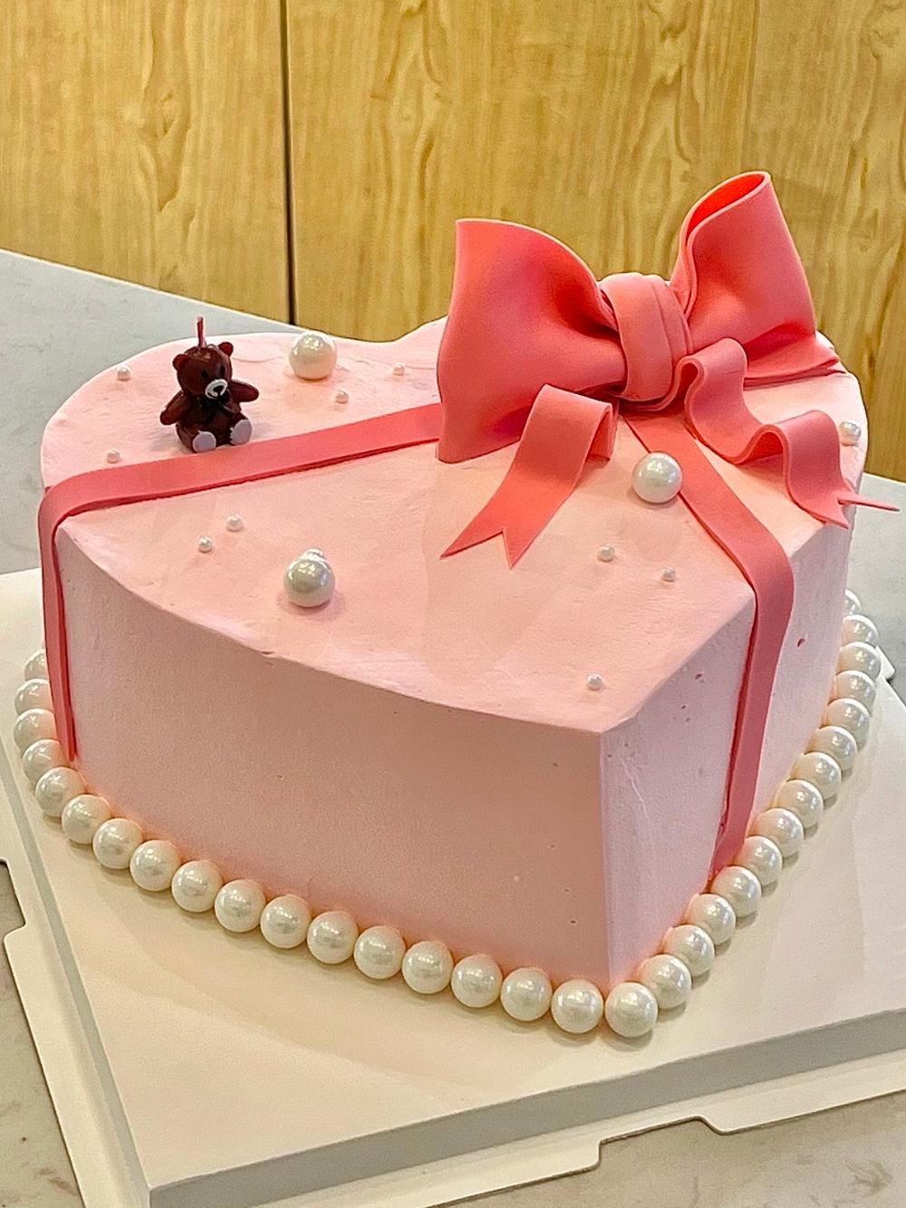 bánh kem trái tim đơn giản 6