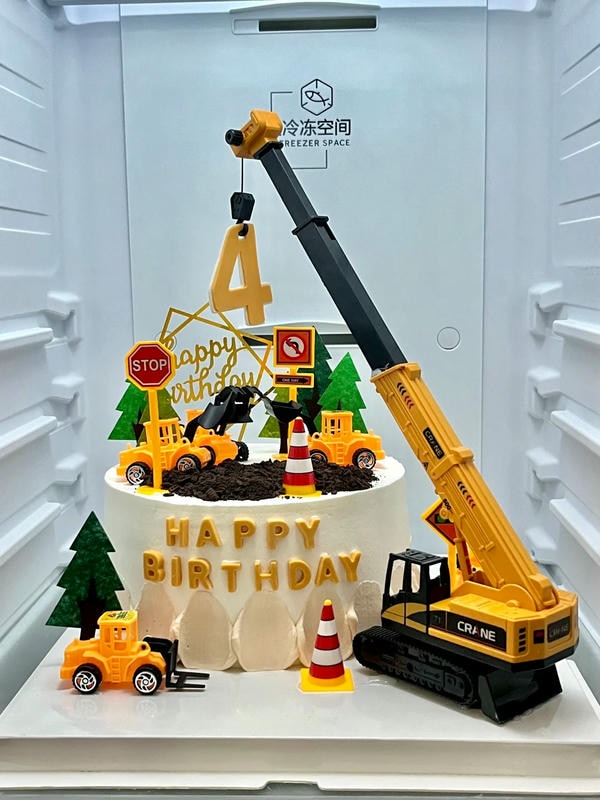 bánh sinh nhật máy cẩu 11