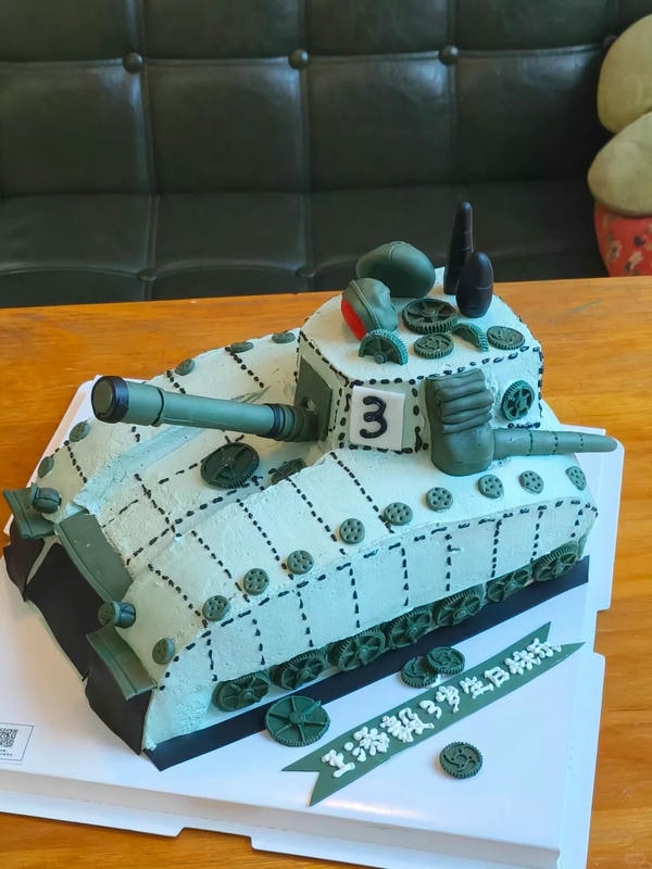 bánh sinh nhật xe tăng 8