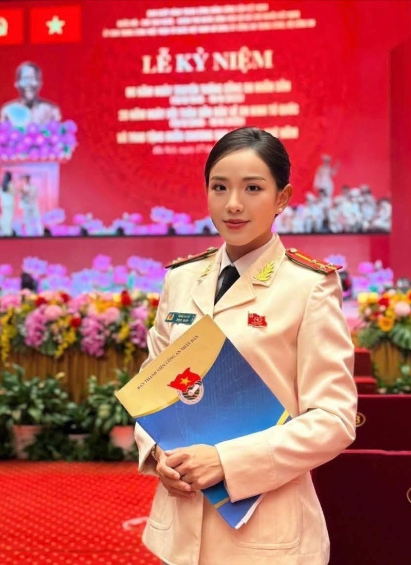 ảnh công an nhân dân nữ