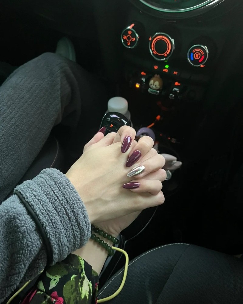 ảnh nắm tay trên ô tô 22