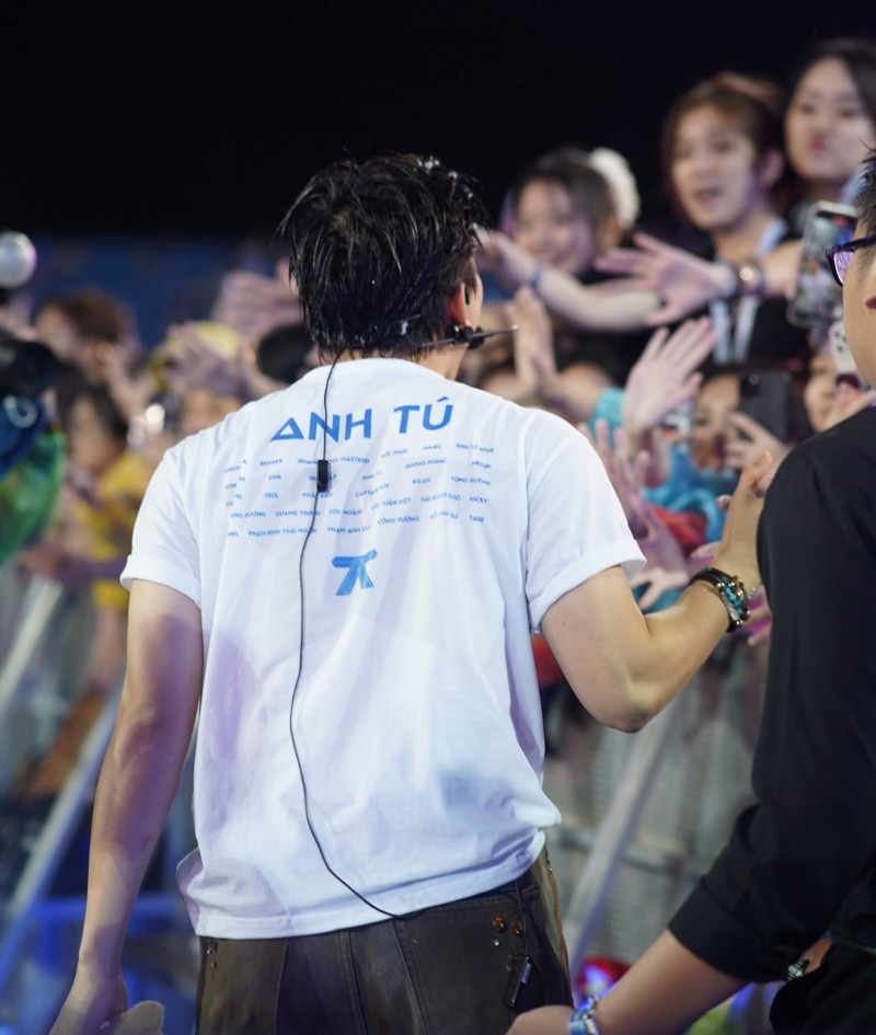 hình nền anh trai say hi 10