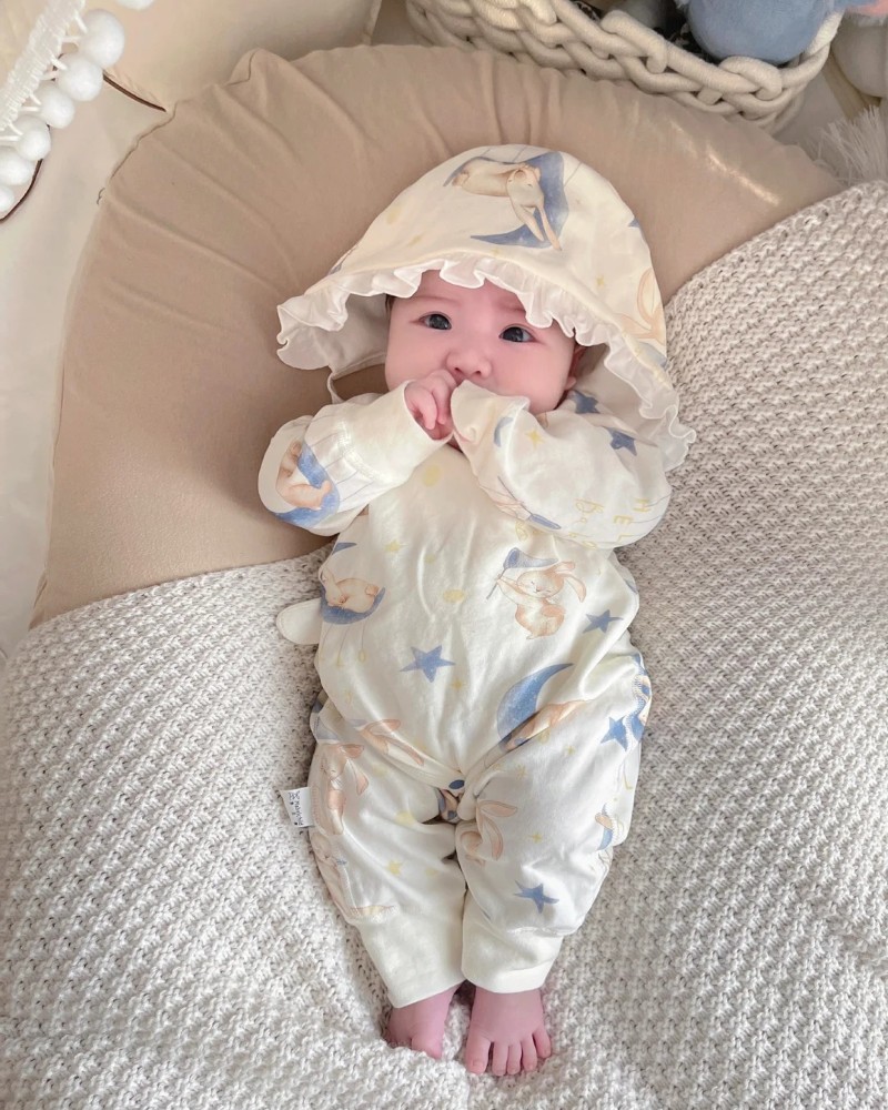 hình nền bé gái sơ sinh dễ thương 11