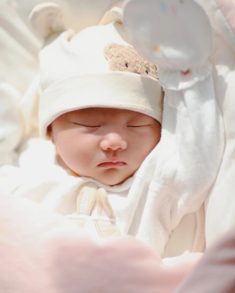 hình nền bé gái sơ sinh dễ thương 21