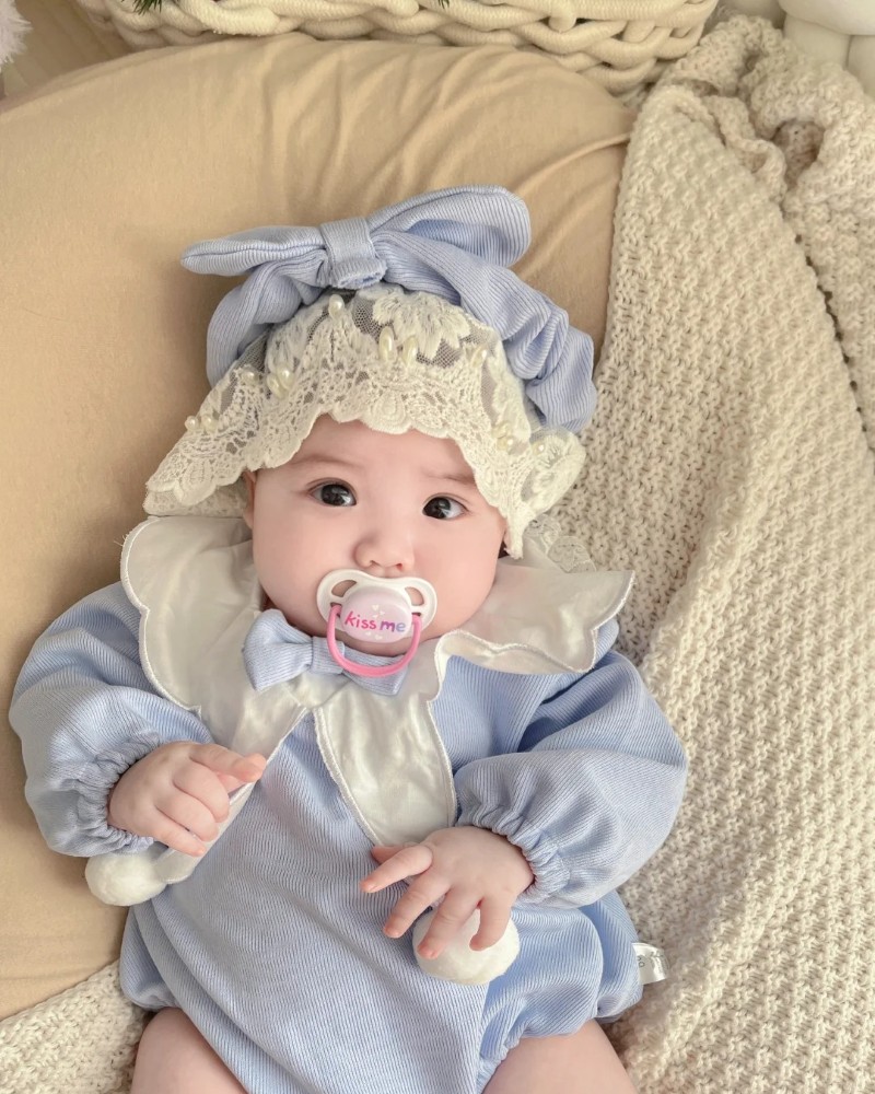 hình nền bé gái sơ sinh dễ thương 25