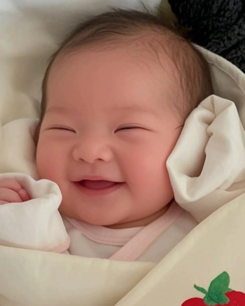 hình nền bé gái sơ sinh dễ thương 30