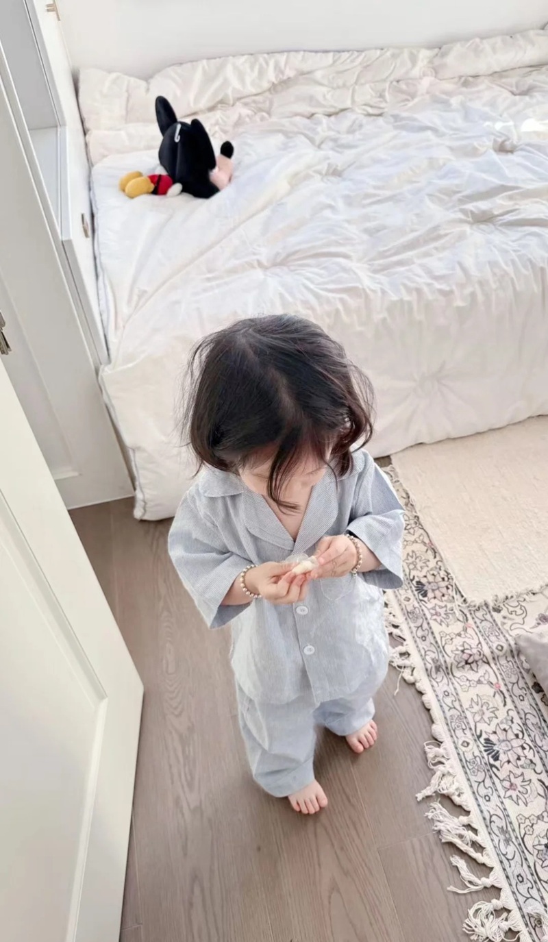hình nền bé gái sơ sinh dễ thương 40