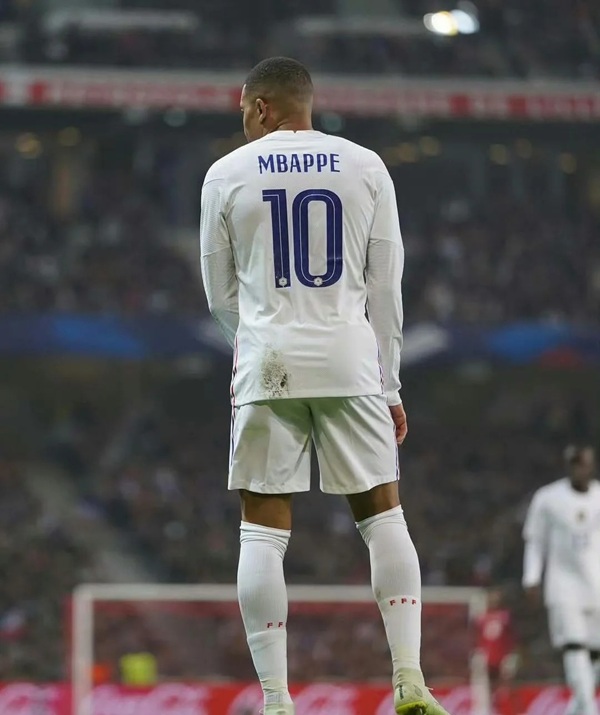 hình nền mbappe 4