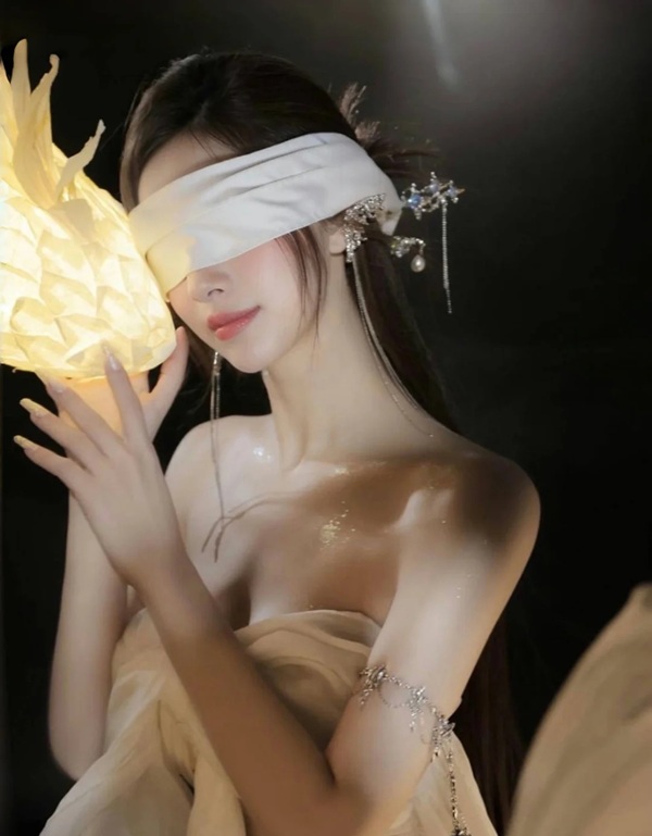 hình nền nữ che mặt 20
