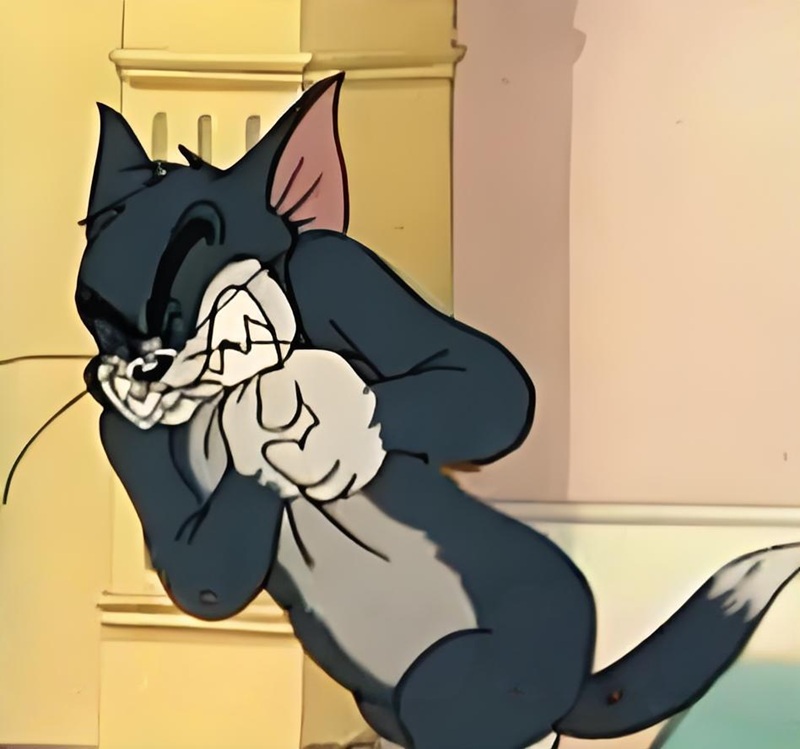 đau ở đây này meme 29