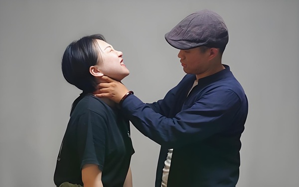 meme bóp cổ 25