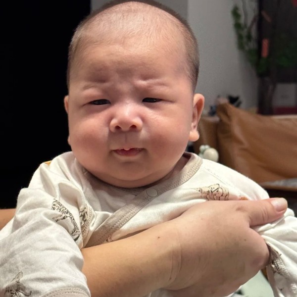 meme nhăn mặt khó hiểu