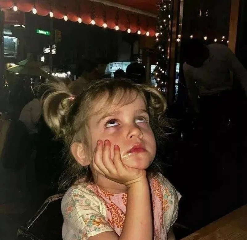 meme nhìn lên trời 35