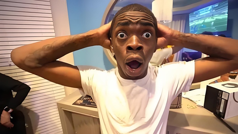 meme ôm đầu hoảng hốt