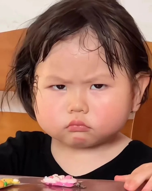 ảnh bĩu môi meme