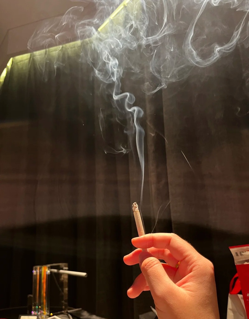 ảnh buồn hút thuốc