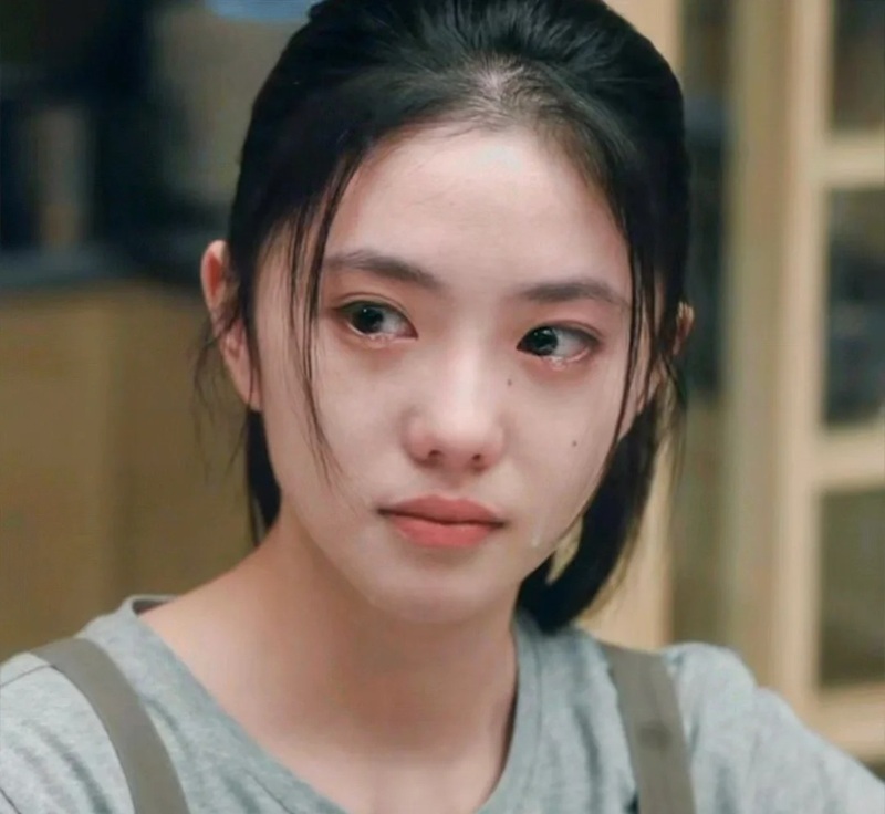 ảnh con gái khóc 12