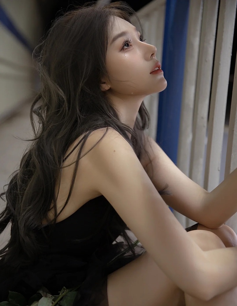 ảnh con gái khóc 16