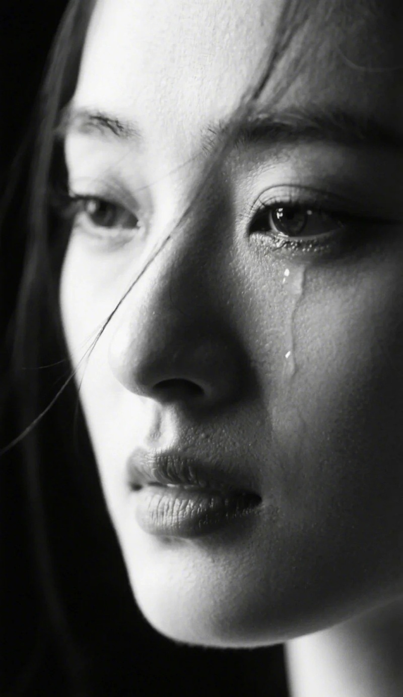 ảnh con gái khóc 23