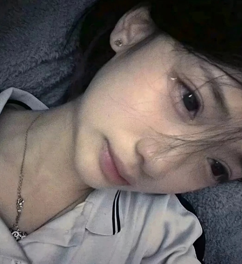 ảnh con gái khóc 8