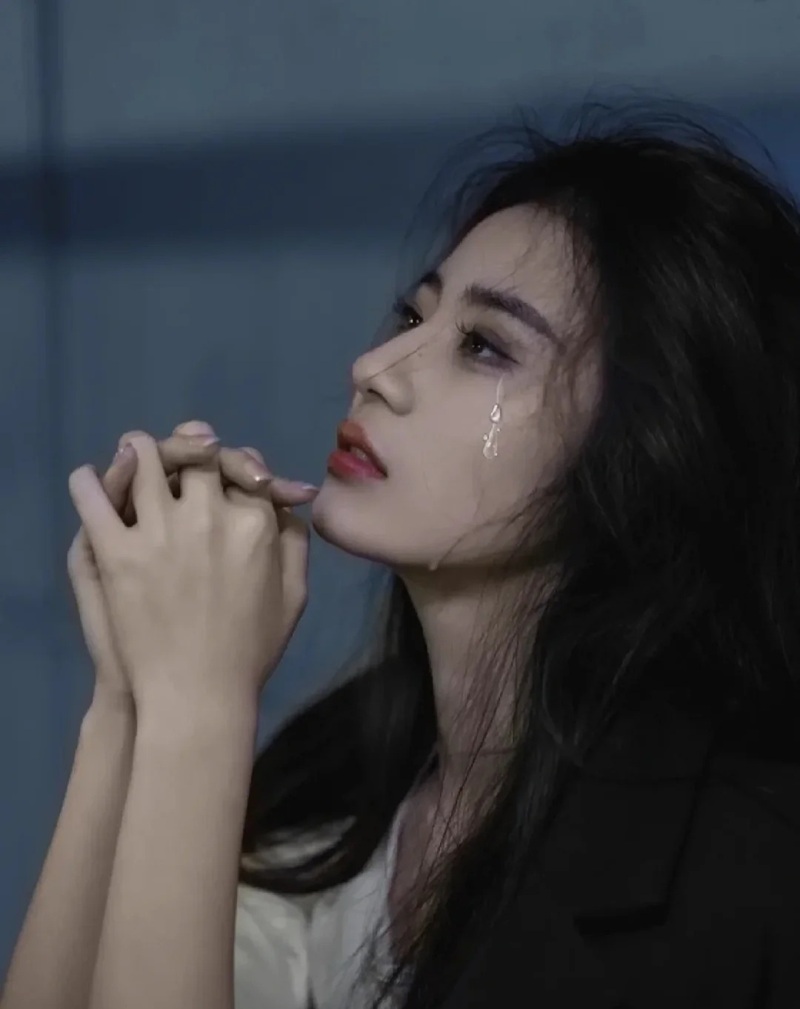 ảnh con gái khóc 9