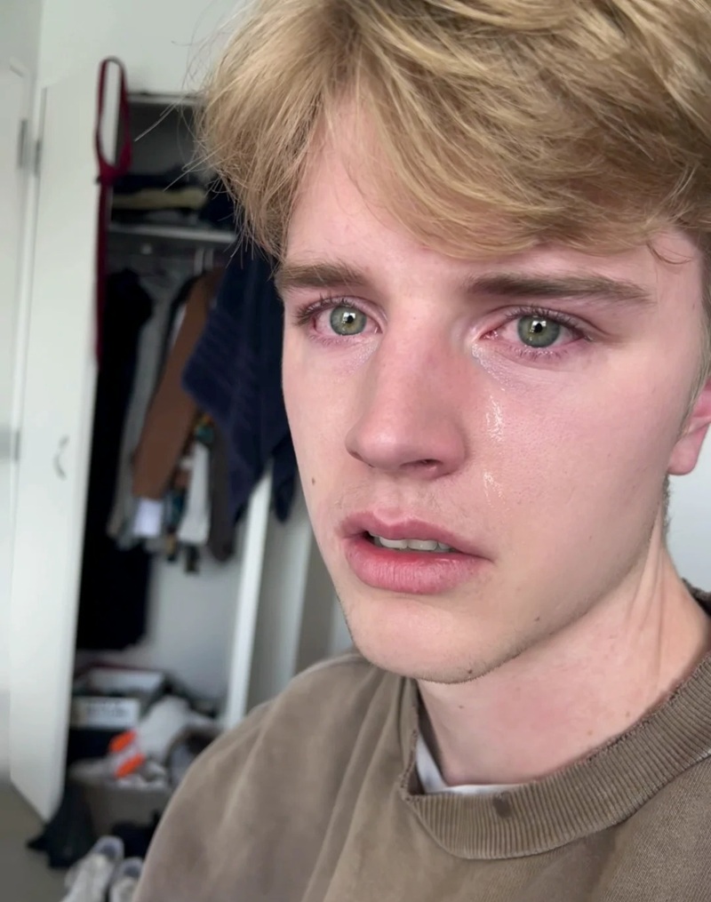 ảnh con trai khóc 21