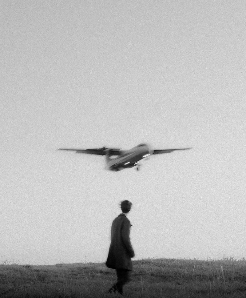 ảnh đen trắng buồn 13