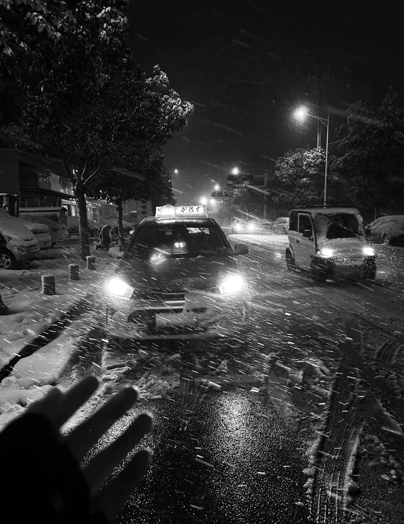 ảnh đen trắng buồn 18