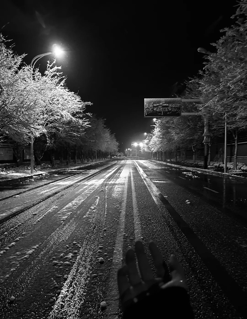 ảnh đen trắng buồn 19