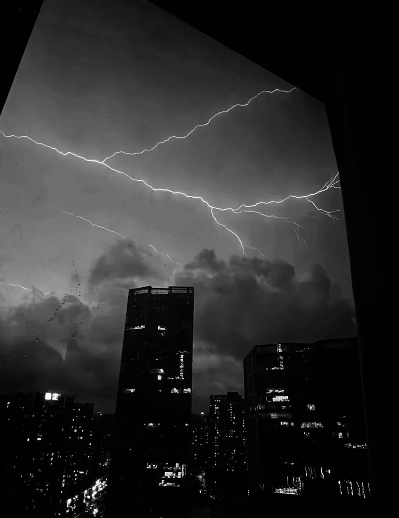 ảnh đen trắng buồn 22