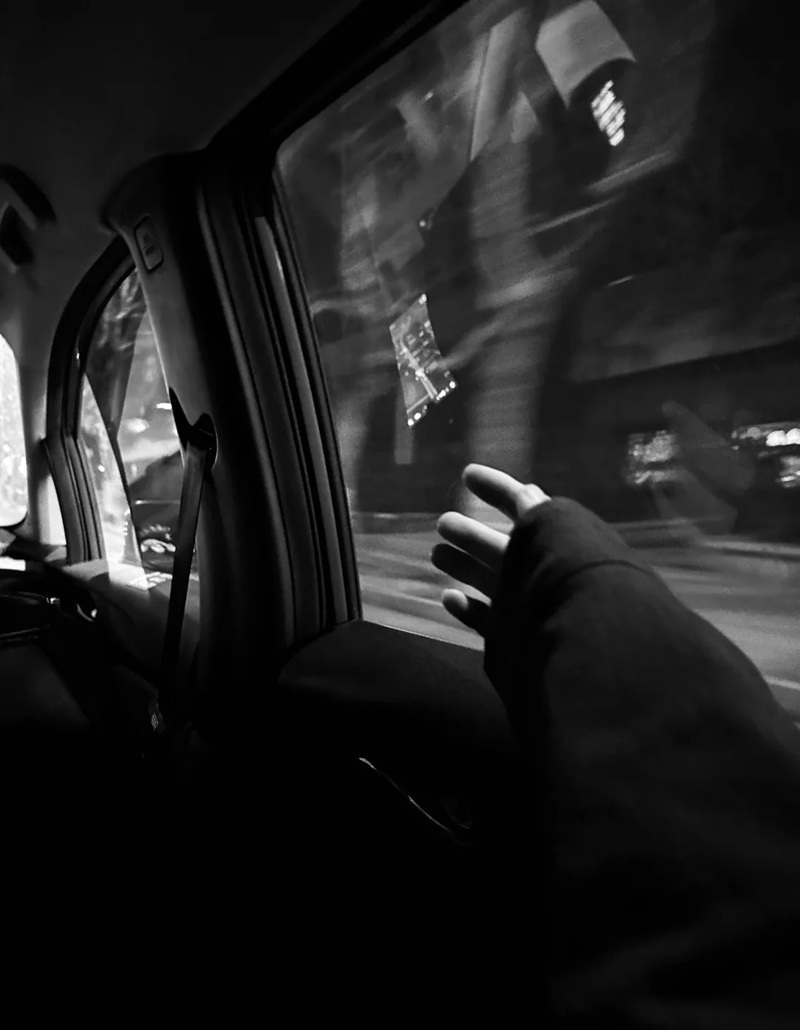 ảnh đen trắng buồn 26