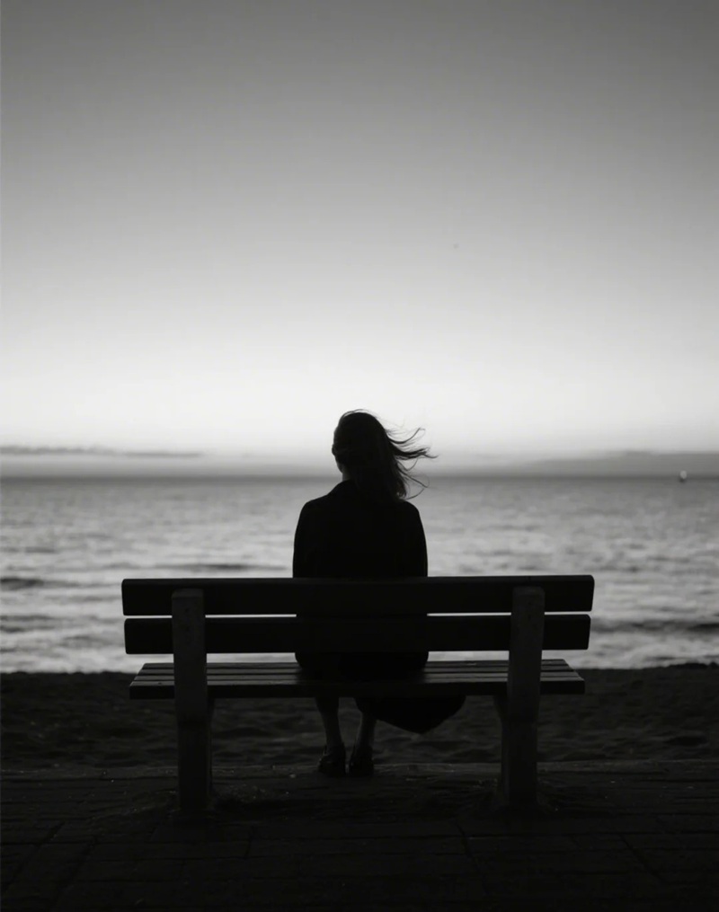 ảnh đen trắng buồn 36