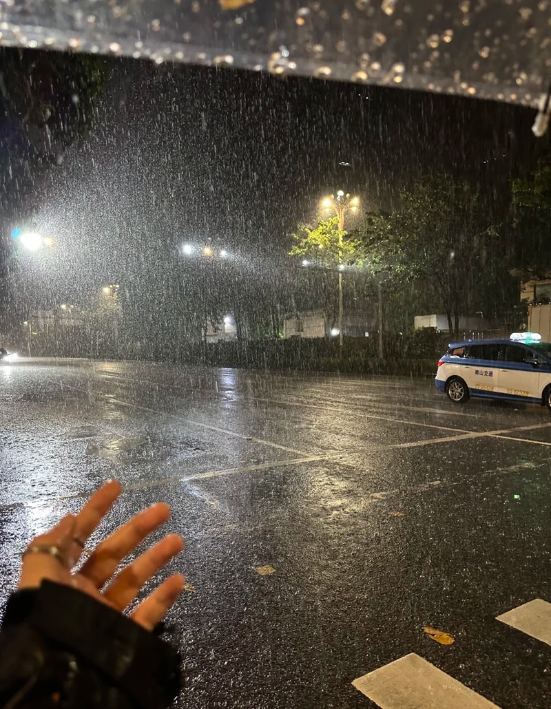 ảnh đi dưới mưa buồn 17