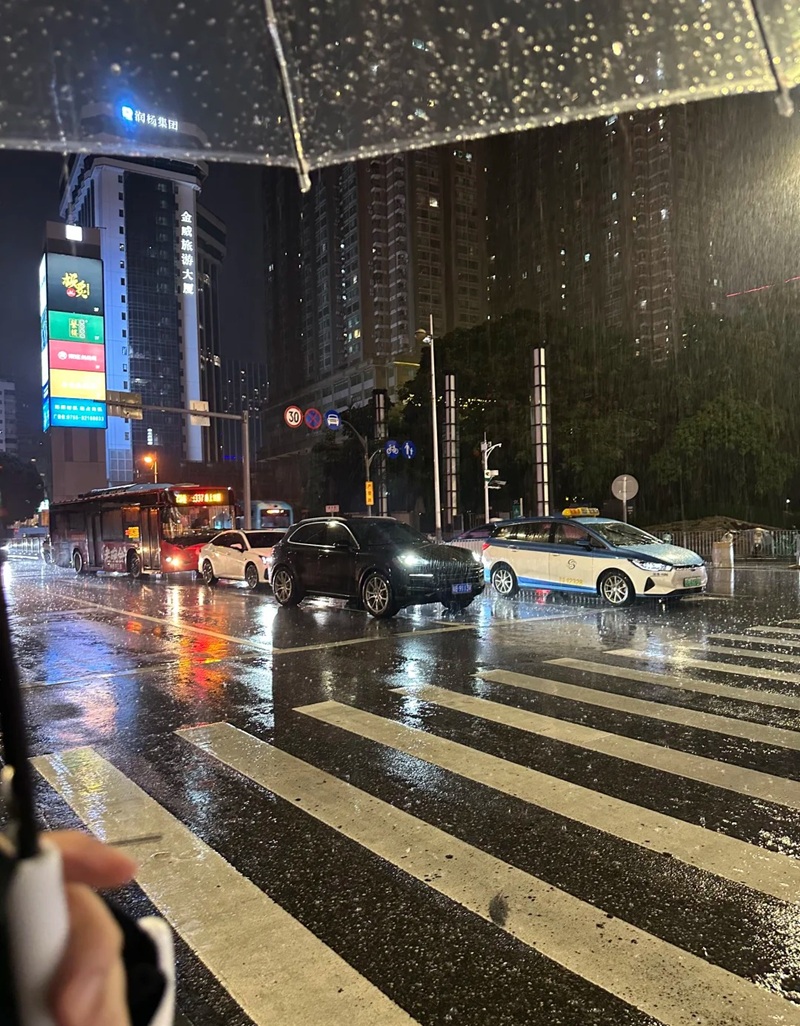 ảnh đi dưới mưa buồn 18