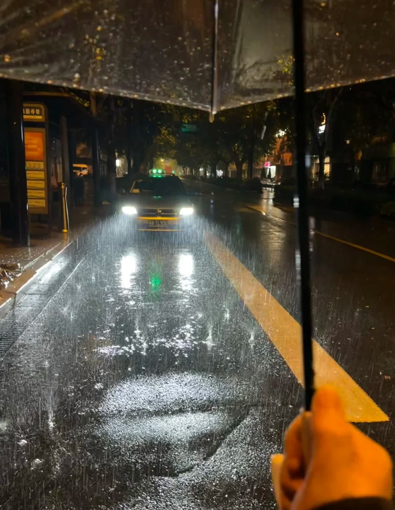 ảnh đi dưới mưa buồn 21