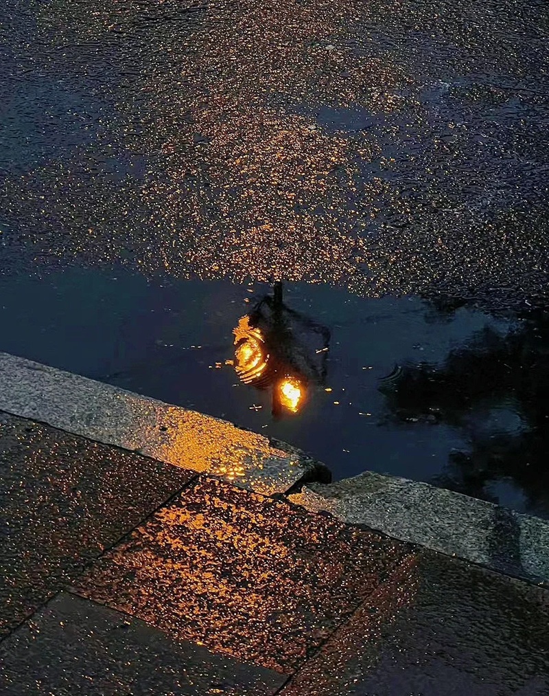 ảnh đi dưới mưa buồn 8