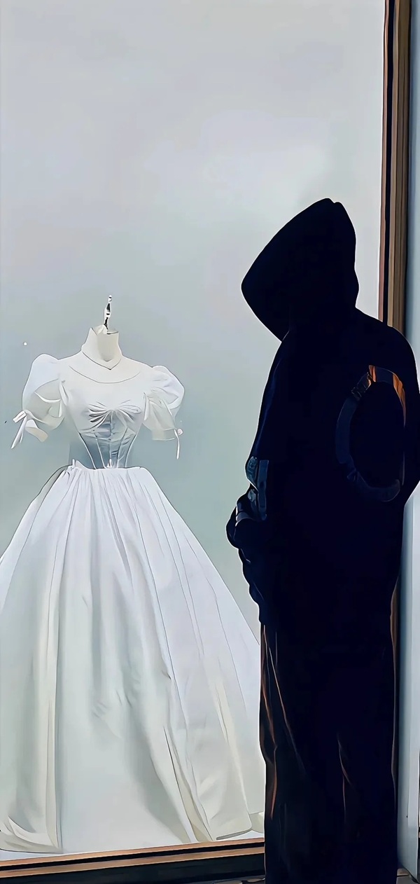 ảnh đứng nhìn váy cưới buồn 27