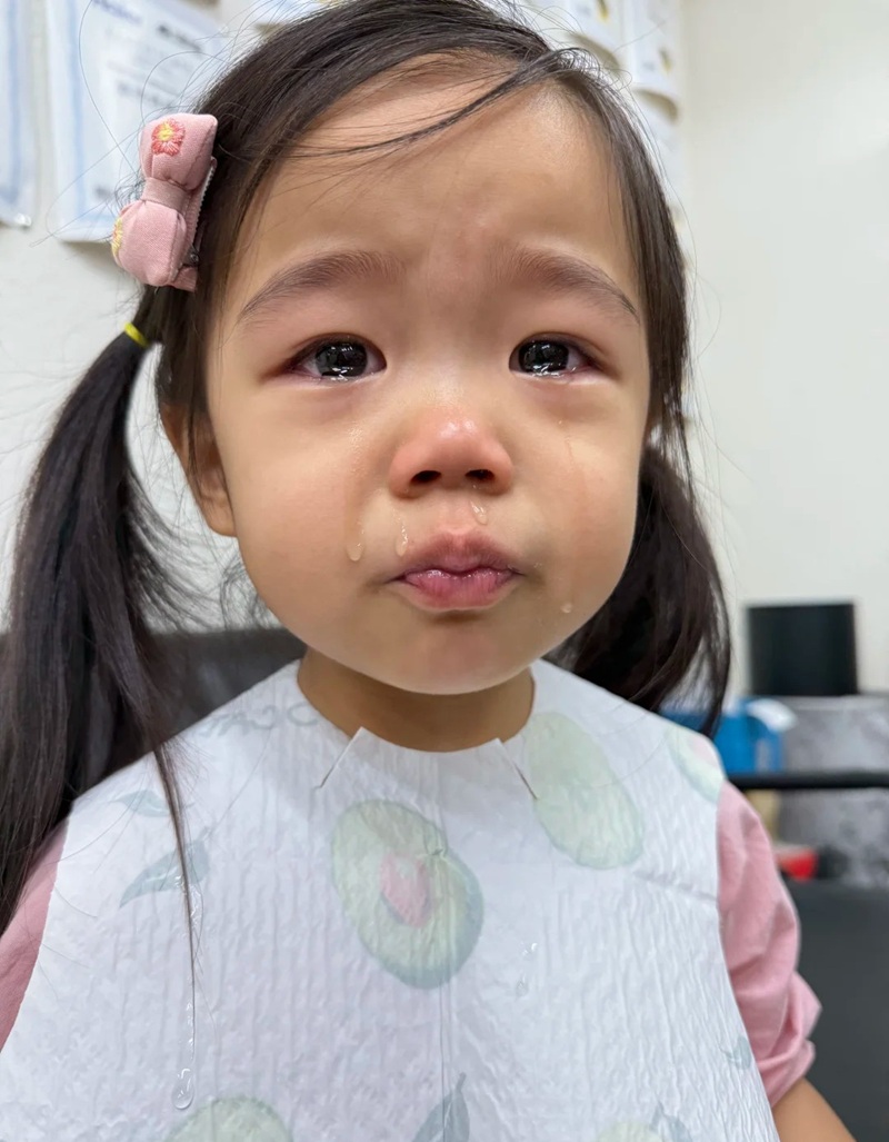 ảnh em bé khóc 13