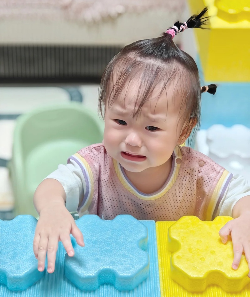 ảnh em bé khóc 19