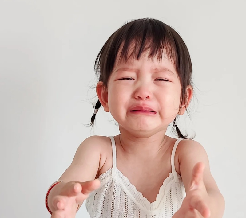 ảnh em bé khóc 20