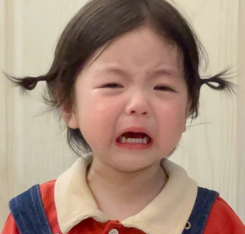 ảnh em bé khóc 23