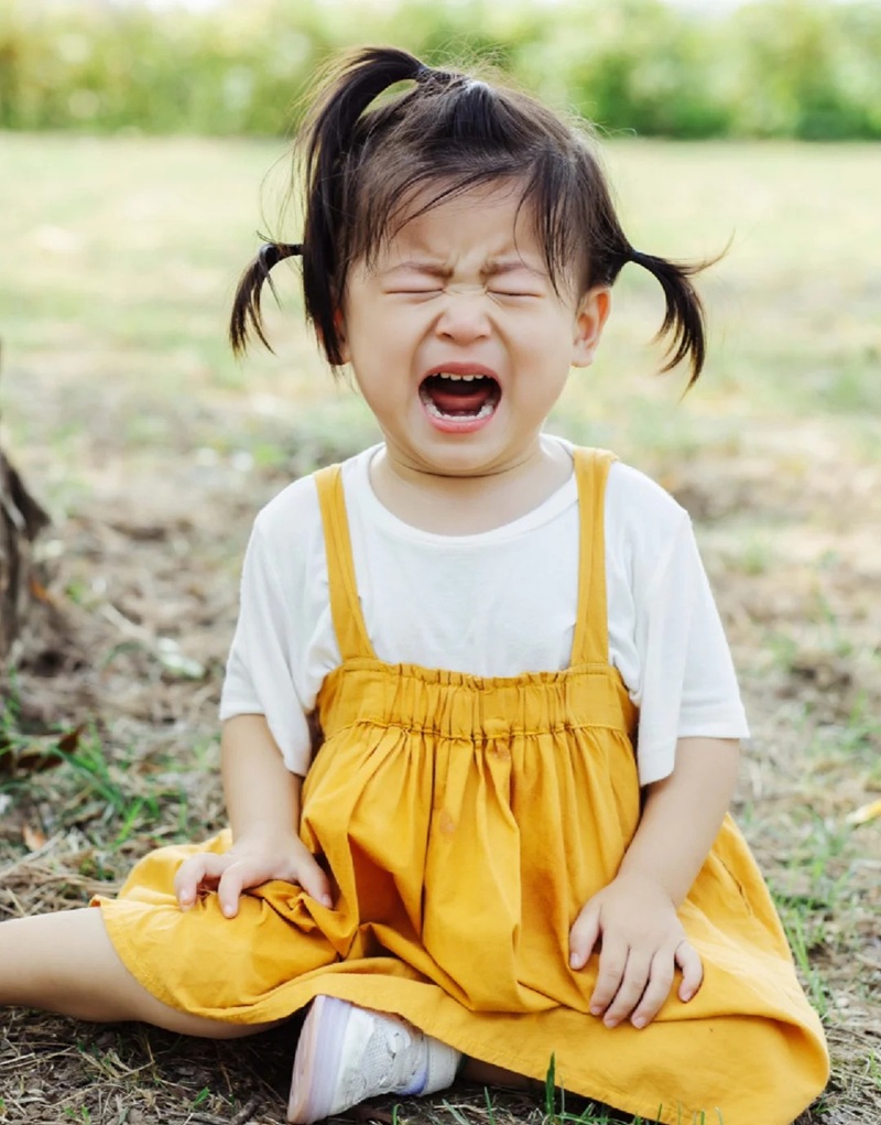 ảnh em bé khóc 35