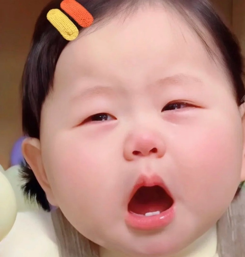 ảnh em bé khóc 37