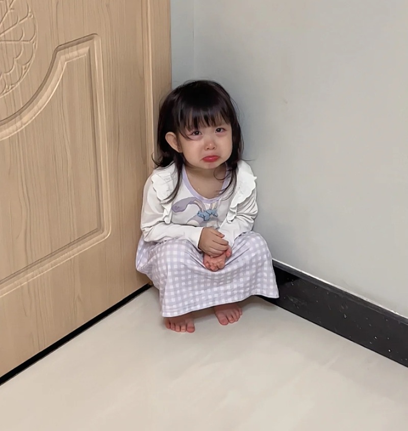 ảnh em bé khóc 41