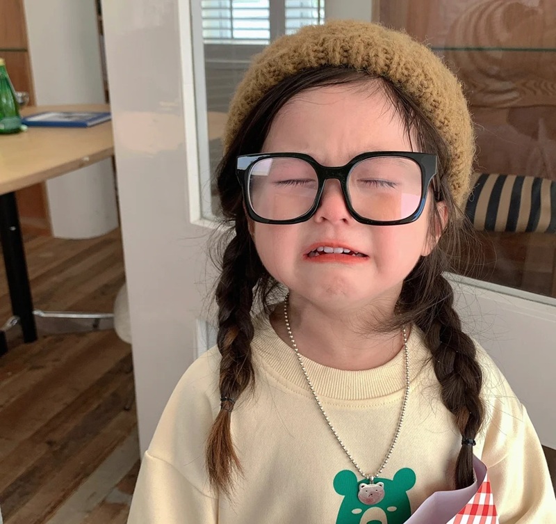 ảnh em bé khóc 9