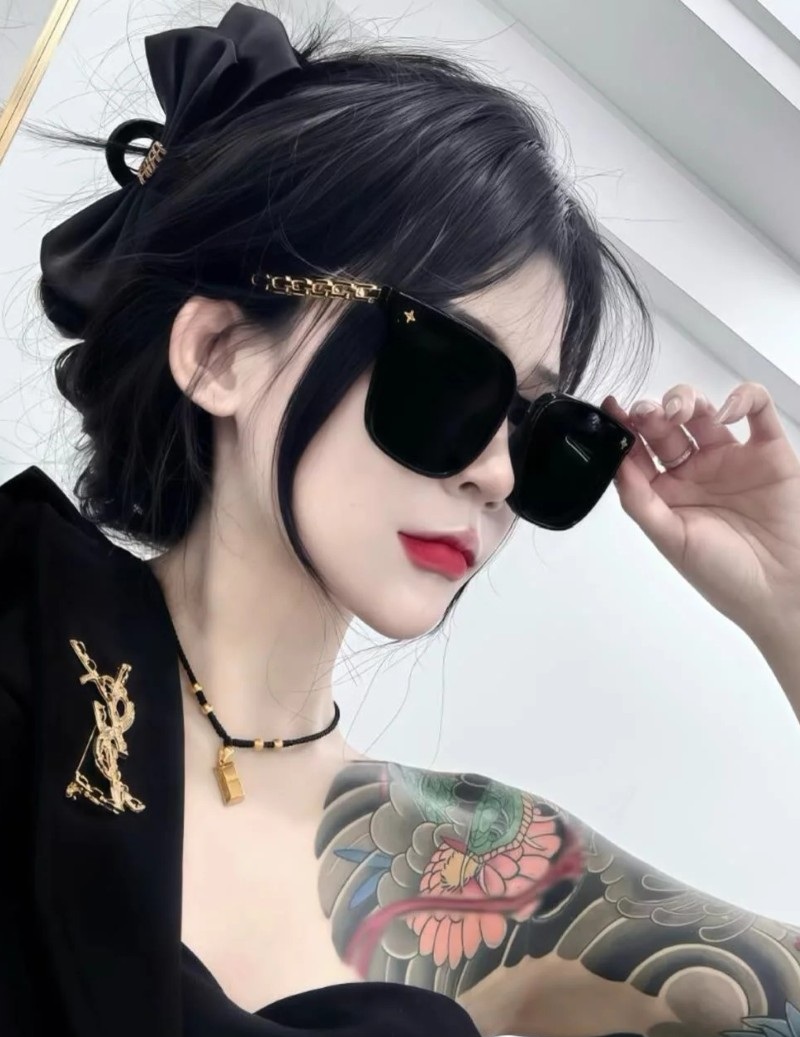 ảnh gái trung quốc ngầu xăm hình