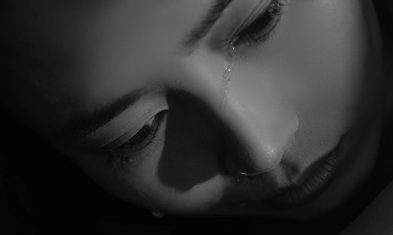 ảnh giọt nước mắt buồn 33