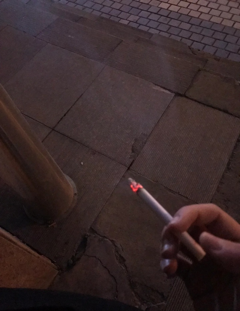 ảnh hút thuốc buồn 14